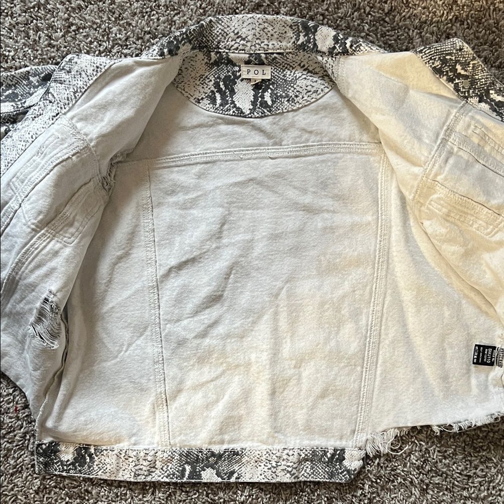 NWOT POL Snake Python Print Denim Jacket Distressed Button Front Pockets Large - Picture 11 of 12